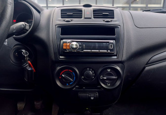 Подержанный автомобиль LADA (ВАЗ) Kalina Hatchback 2013 года (14 фото)