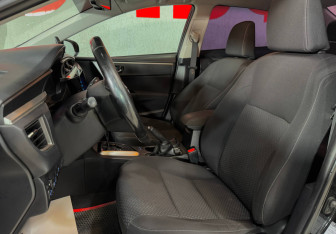 Подержанный автомобиль Toyota Corolla Sedan 2013 года (12 фото)