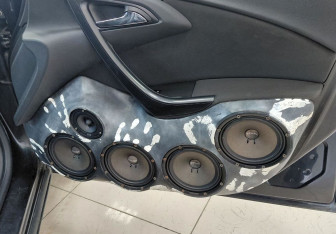 Подержанный автомобиль Opel Astra Wagon 2012 года (15 фото)