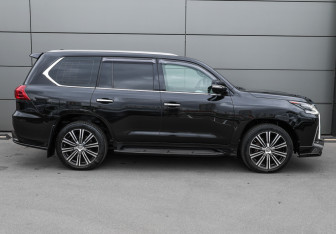 Подержанный автомобиль Lexus LX 2017 года (4 фото)