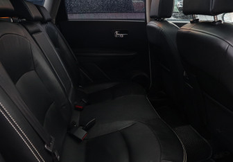 Подержанный автомобиль Nissan Qashqai 2010 года (8 фото)