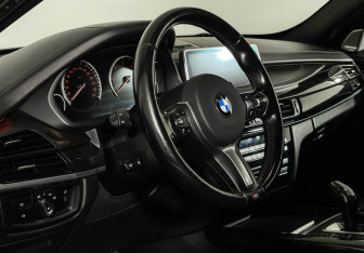 Подержанный автомобиль BMW X5 2014 года (11 фото)