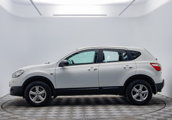 Подержанный автомобиль Nissan Qashqai 2010 года (8 фото)