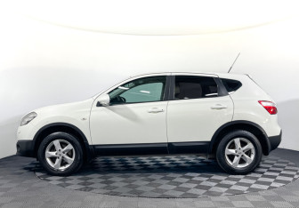 Подержанный автомобиль Nissan Qashqai 2010 года (8 фото)