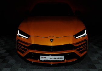 Подержанный автомобиль Lamborghini Urus 2021 года (19 фото)