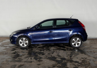 Подержанный автомобиль Hyundai i30 Hatchback 2010 года (8 фото)