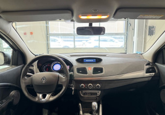 Подержанный автомобиль Renault Fluence 2014 года (12 фото)