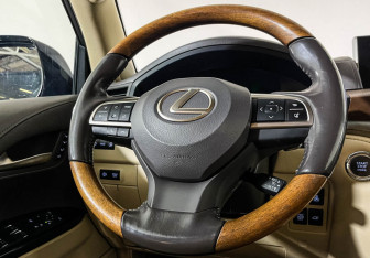 Подержанный автомобиль Lexus LX 2016 года (16 фото)