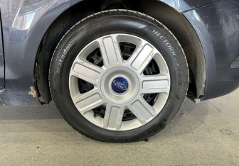 Подержанный автомобиль Ford Focus Hatchback 2008 года (16 фото)