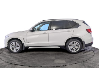 Подержанный автомобиль BMW X5 2015 года (8 фото)