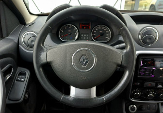 Подержанный автомобиль Renault Duster 2012 года (12 фото)