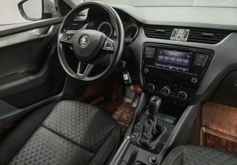 Подержанный автомобиль Skoda Octavia Liftback 2017 года (10 фото)