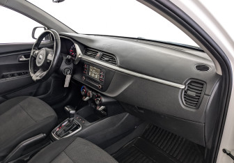 Подержанный автомобиль Kia Rio Hatchback 2021 года (12 фото)