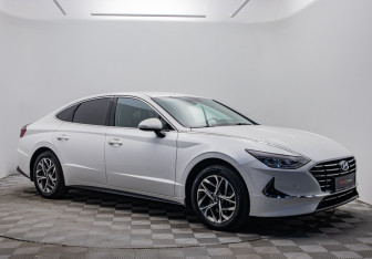 Подержанный автомобиль Hyundai Sonata 2021 года (7 фото)