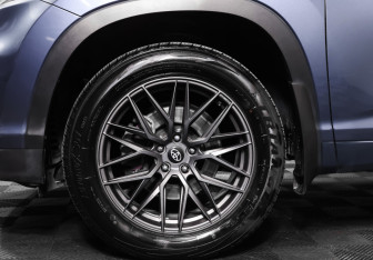 Подержанный автомобиль Toyota Highlander 2014 года (27 фото)