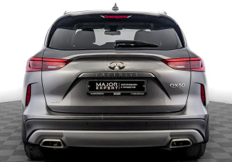 Подержанный автомобиль Infiniti QX50 2021 года (6 фото)