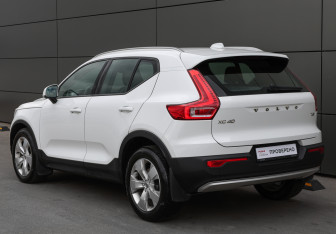 Подержанный автомобиль Volvo XC40 2019 года (6 фото)