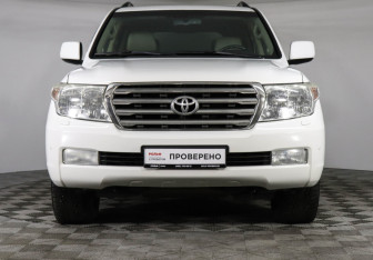 Подержанный автомобиль Toyota Land Cruiser Suv 2010 года (2 фото)