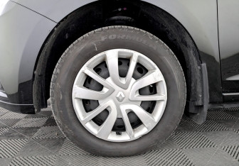 Подержанный автомобиль Renault Logan Sedan 2021 года (18 фото)