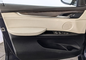 Подержанный автомобиль BMW X5 2017 года (19 фото)