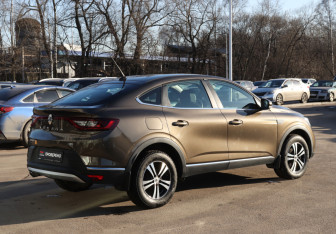 Подержанный автомобиль Renault Arkana 2019 года (5 фото)