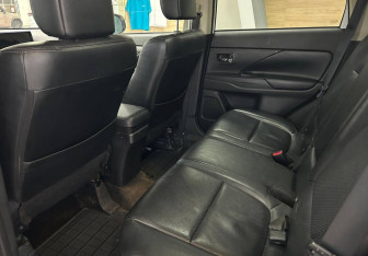 Подержанный автомобиль Mitsubishi Outlander 2013 года (16 фото)