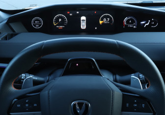 Подержанный автомобиль Changan UNI-V 2024 года (11 фото)