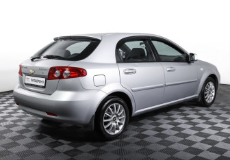 Подержанный автомобиль Chevrolet Lacetti Hatchback 2010 года (5 фото)