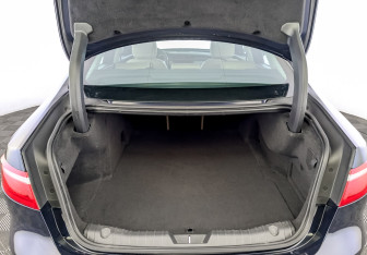 Подержанный автомобиль Jaguar XF Sedan 2019 года (10 фото)