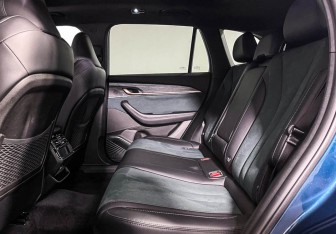 Подержанный автомобиль Geely Monjaro 2023 года (10 фото)