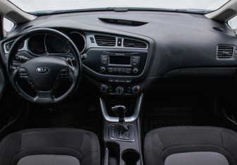Подержанный автомобиль Kia Ceed Wagon 2015 года (13 фото)