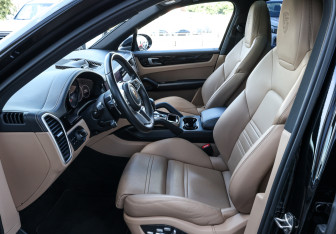 Подержанный автомобиль Porsche Cayenne 2021 года (18 фото)