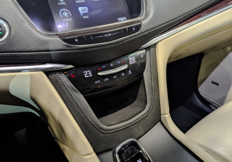 Подержанный автомобиль Cadillac XT5 2016 года (30 фото)