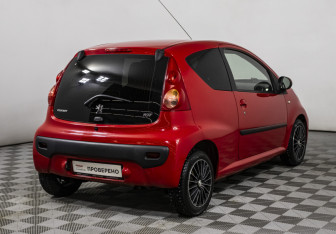 Подержанный автомобиль Peugeot 107 2010 года (5 фото)