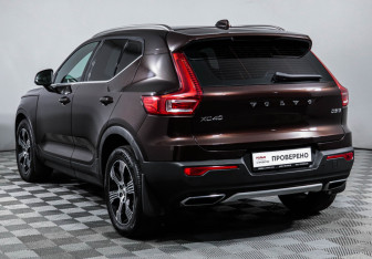 Подержанный автомобиль Volvo XC40 2020 года (7 фото)