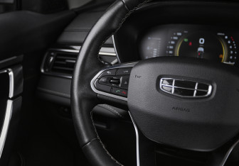Подержанный автомобиль Geely Atlas Pro 2022 года (10 фото)