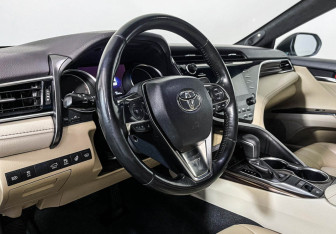 Подержанный автомобиль Toyota Camry Sedan 2019 года (13 фото)