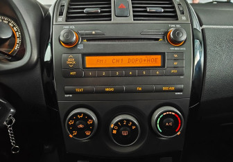 Подержанный автомобиль Toyota Corolla Sedan 2011 года (13 фото)