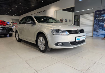 Подержанный автомобиль Volkswagen Jetta Sedan 2014 года (3 фото)