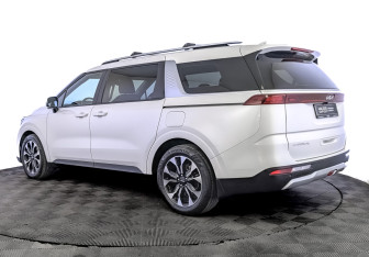 Подержанный автомобиль Kia Carnival 2021 года (7 фото)
