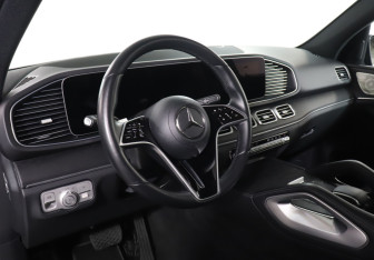 Подержанный автомобиль Mercedes-Benz GLE 2025 года (13 фото)