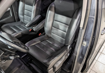 Подержанный автомобиль Peugeot Traveller 2020 года (19 фото)