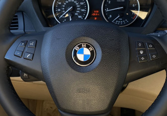 Подержанный автомобиль BMW X5 2008 года (15 фото)
