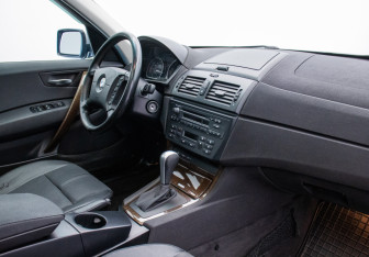 Подержанный автомобиль BMW X3 2005 года (10 фото)