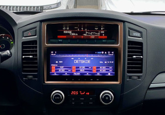 Подержанный автомобиль Mitsubishi Pajero 2011 года (12 фото)