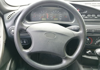 Подержанный автомобиль Chevrolet Niva 2008 года (12 фото)