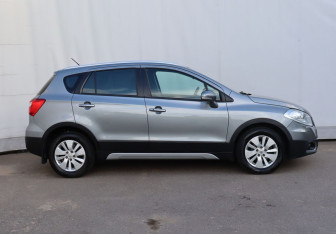 Подержанный автомобиль Suzuki SX4 Hatchback 2014 года (7 фото)