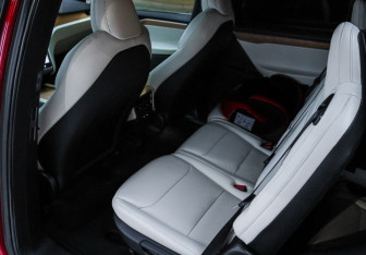 Подержанный автомобиль Tesla Model X 2019 года (10 фото)