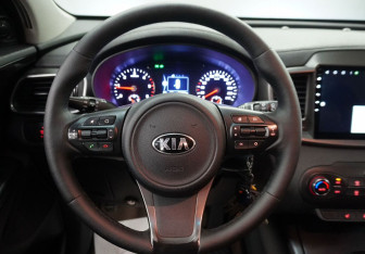 Подержанный автомобиль Kia Sorento 2015 года (10 фото)