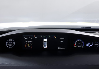 Подержанный автомобиль Changan UNI-V 2023 года (15 фото)